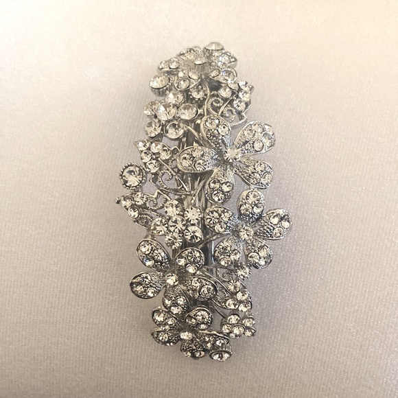 Hair brooch with floral beaded design - Picture 3 of 5